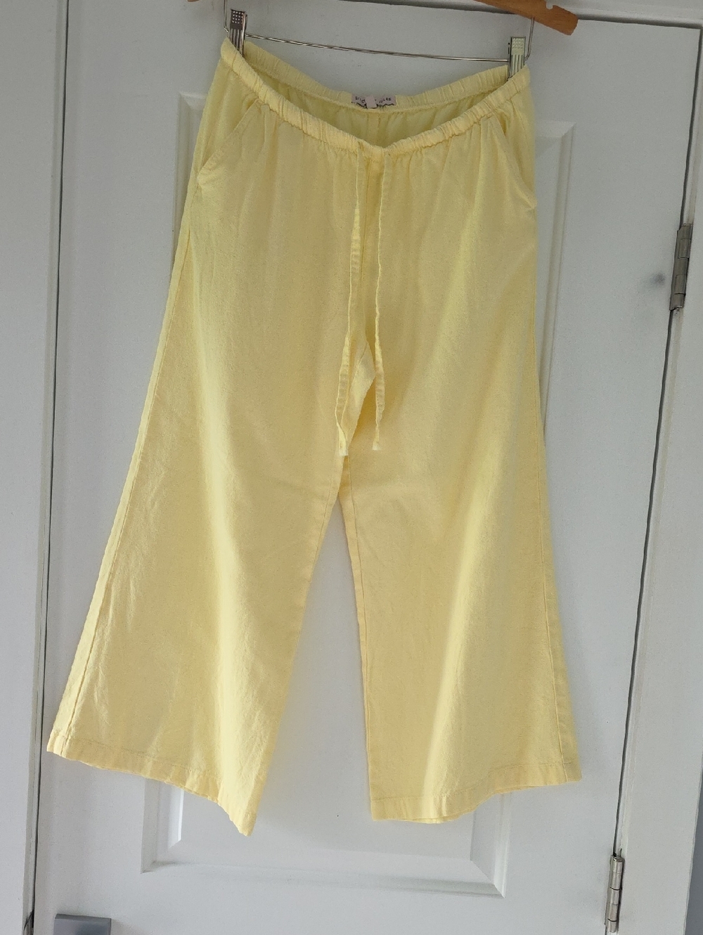 Light Yellow Wide-Leg Drawstring Capris Pants